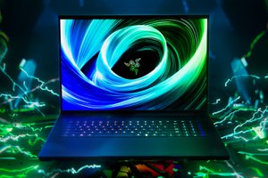 Razer Blade 18 Laptop RTX 5090, 240Hz UHD+ Display + Xbox Pass Ultimate Gift (14% OFF)